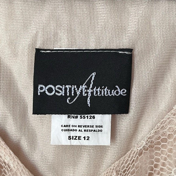 *SOLD* Lace cropped tank top - Picture 2 of 7